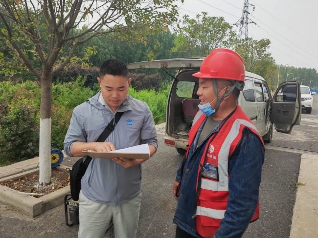 曹慶磊現(xiàn)場(chǎng)檢查安全生產(chǎn)